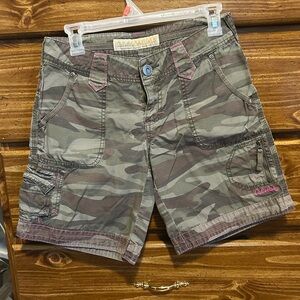 Cabela's Women's Green Camouflage Cargo Shorts